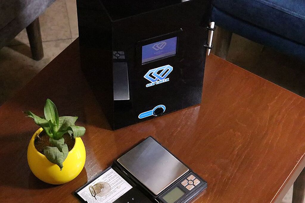 نکات مهم برای تشخیص الماس اصل از بدل نکات مهم برای تشخیص الماس اصل از بدل