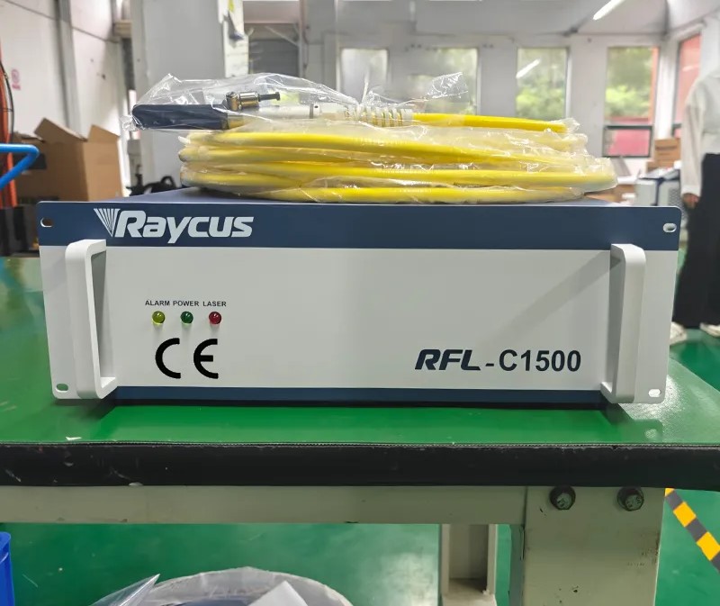 سورس لیزر فایبر CW برند Raycus مدل RFL-C1500S توان ۱۵۰۰W