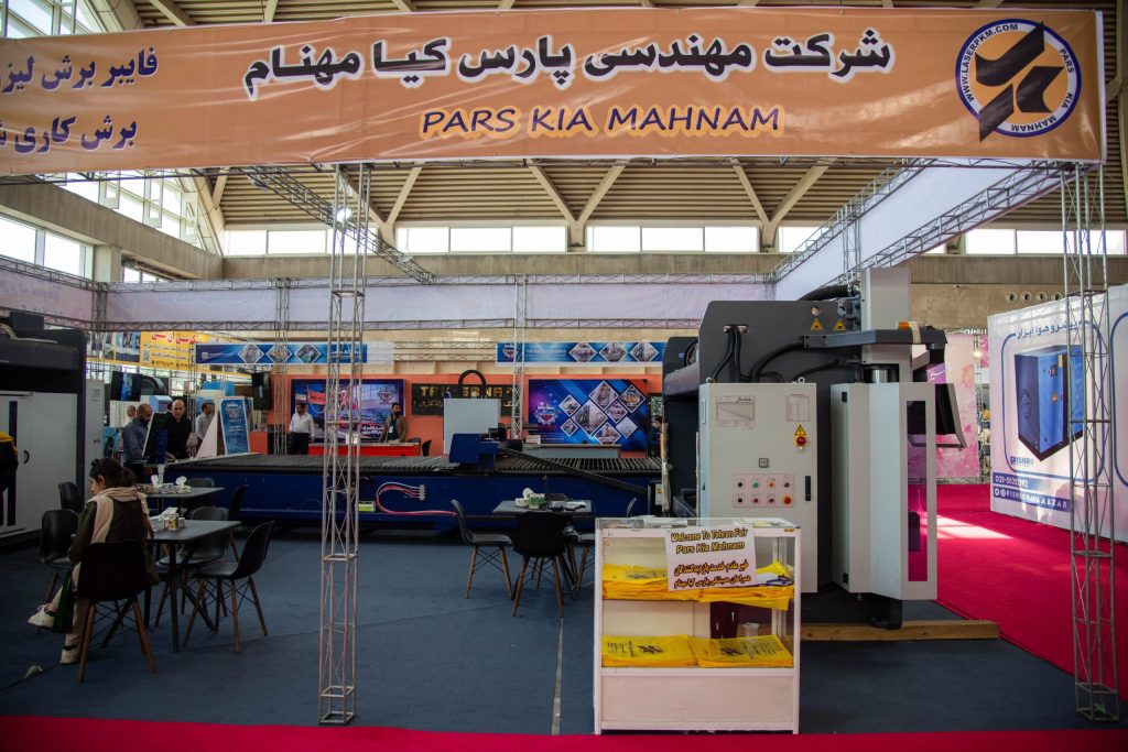 دستگاه لیزر فایبر پارس کیا مهنام با لنز بزرگ دستگاه لیزر فایبر پارس کیا مهنام با لنز بزرگ